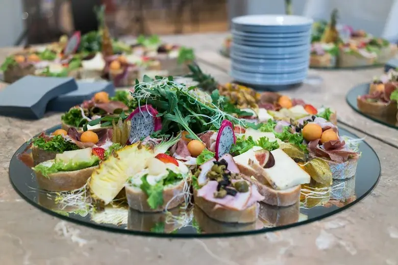 Exklusives Fingerfood-Buffet für Hochzeiten im Eventschloss Schönfeld